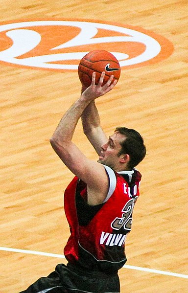 File:Chuck Eidson with an uniform of the BC Lietuvos rytas in 2007.jpg