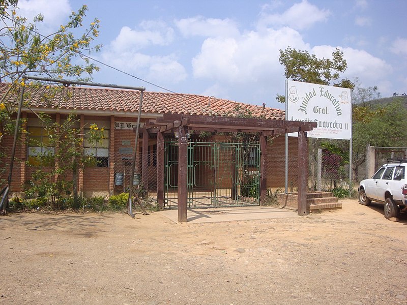 File:Colegio Gral. Agustín Saavedra - panoramio.jpg