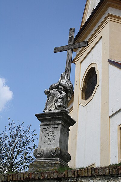 File:Cross with Madonna and baby near church in Náměšť nad Oslavou, Třebíč District.jpg