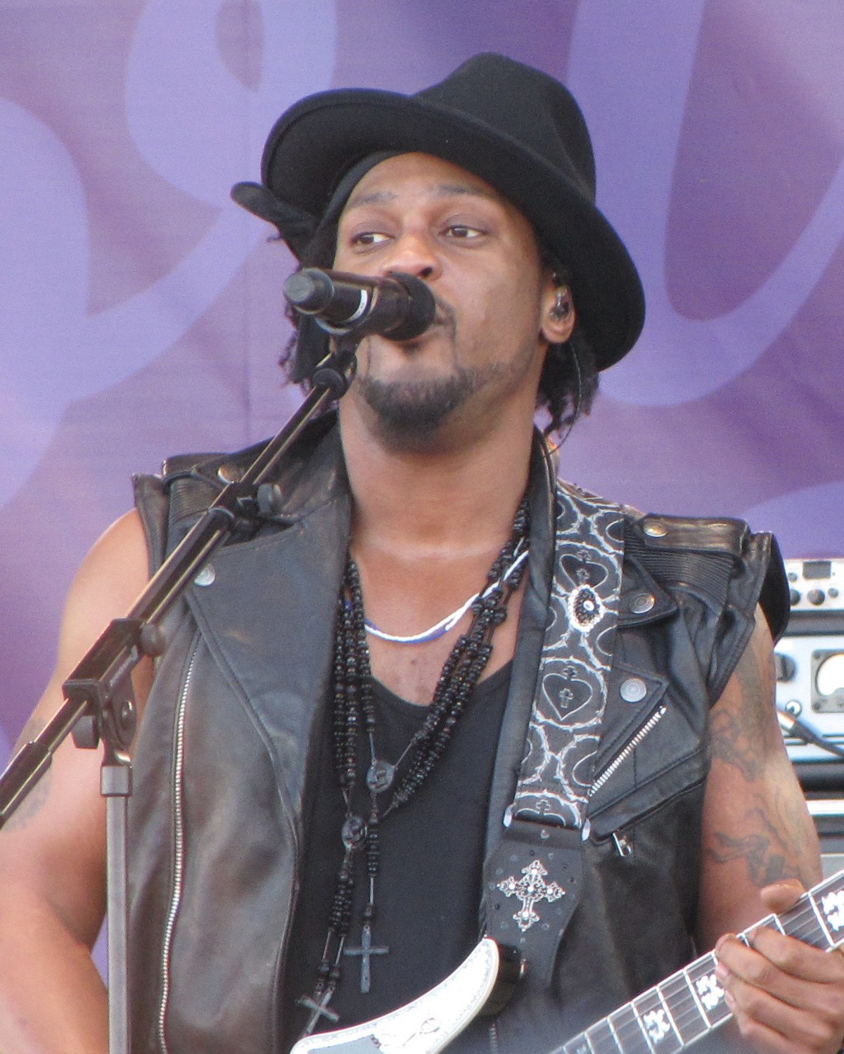 D'Angelo - Wikipedia