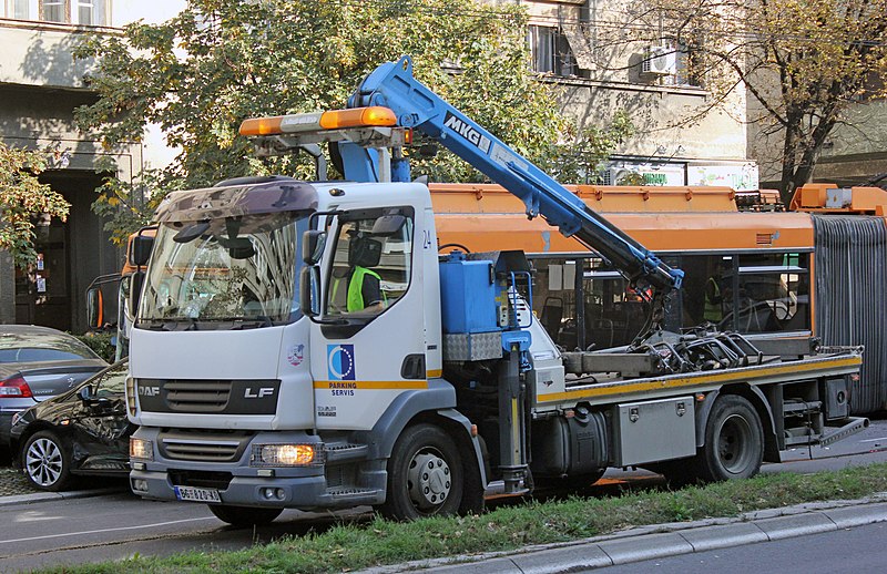 File:DAF LF 55-220 JKP Parking Servis Beograd K24 01.jpg