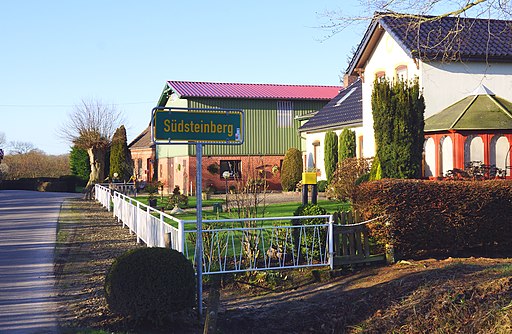 Die Straße Südsteinberg in der Ortschaft Steinberg südlich der Bundesstraße 199 - Foto Wolfgang Pehlemann DSC6816