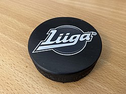 A Liiga logója egy korongon