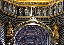 Statues des pendentifs et peintures de tambour.