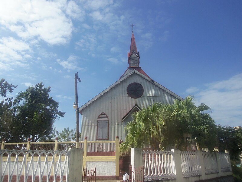 File:Dominican Evangelical Church, Samaná.JPG