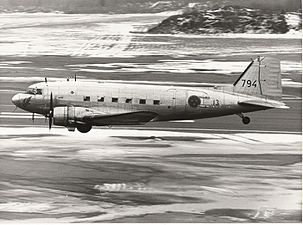 Tp 79 Fv-nummer 79004, låg förbiflygning efter sista militära starten från Bromma 3 april 1984.