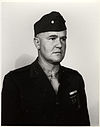man in Marine groen uniform, met garnizoenspet