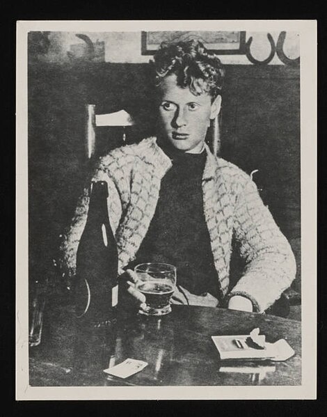 File:Dylan Thomas, drinking a pint of beer in a pub in Wales.jpg