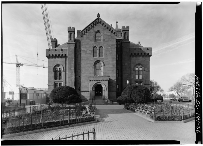 File:EAST END OF BUILDING, LOOKING WEST - Smithsonian Institution Building, 1000 Jefferson Drive, between Ninth and Twelfth Streets, Southwest, Washington, District of Columbia, DC HABS DC,WASH,520B-26.tif