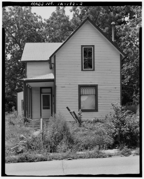 File:East front - 828 Martin Luther King Jr. Parkway (Cottage), Des Moines, Polk County, IA HABS IOWA,77-DESMO,26-2.tif