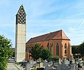 Les abat-sons du campanile moderne de l'église de Pfaffenheim participent à l'esthétique.