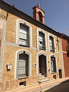 Exterior de la Iglesia Anglicana del Santo Espíritu (Villaescusa, Zamora, 2018).jpg