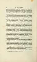 et les toasts communistes portés dans les orgies, l’esprit allemand se courbe respectueux devant les souvenirs des vieux âges, et s’il est un pays au monde où la pensée féodale ait gardé sa force vivace, c’est sans contredit l’Allemagne, où tant de poignards innocents font semblant de chercher le cœur du despotisme. Lors même que la tradition et le chartrier bien fournis de la burg du vieux Gunther n’eussent point porté d’irrécusables témoignages en faveur de l’ancienneté de race, il eût suffi de jeter un regard sur le château pour se faire une haute idée de l’antique puissance de Bluthaupt. Au milieu de la forte enceinte de murailles, protégée par de larges douves, se dressait un édifice de style composite, où toutes les époques du roman et de ce qu’on nomme le gothique étaient bizarrement confondues. Autour de cet édifice se groupaient sans ordre une quantité de bâtiments secondaires, construits en différents temps et pour satisfaire aux besoins successivement multipliés d’une puissance croissante. Au delà des douves, où une arche en maçonnerie avait remplacé le pont-levis du moyen âge, la grande porte en voûte surbaissée montrait encore les dents rouillées de sa herse et deux trous profonds servant de fourreau à ces robustes bras de chêne, qui redressaient autrefois ou abaissaient le lourd plancher du pont-levis. — À droite et à gauche, deux tours trapues et obèses avançaient leurs ventres moussus ; entre elles, on distinguait encore un reste d’écusson, soutenus par des débris d’anges. Tout cela portait le cachet du roman le plus ancien et devait avoir été bâti avant le règne de Charlemagne. Immédiatement au-dessus de la porte se suspendait une sorte de cage, formée d’énormes pierres, dentelée d’étoiles à jour et de fantastiques figures, percées au ciseau dans le granit. Cette cage appartenant à une époque bien postérieure, avait dû servir de poste d’observation. — Les habitations allemandes, maisons ou châteaux, possèdent presque toutes d’ailleurs quelqu’une de ces lourdes coquilles collées à leurs vieux murs. Devant le pont jeté sur la douve, se dessinait en zigzag l’ancienne voie fortifiée, qui était autrefois la seule avenue de la burg. On pouvait suivre encore ce chemin creux aux parois de pierres de taille, que perçaient de fréquentes meurtrières.