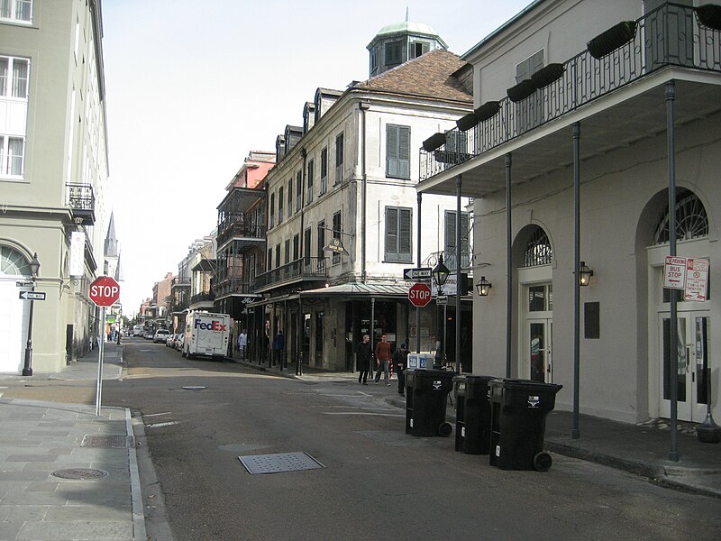 File:FQChartresStDec07NapoleonHouseCathedral.jpg