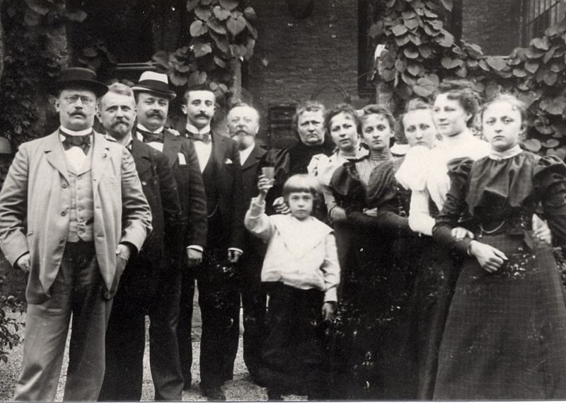 File:Familie Neuman 1897.JPG