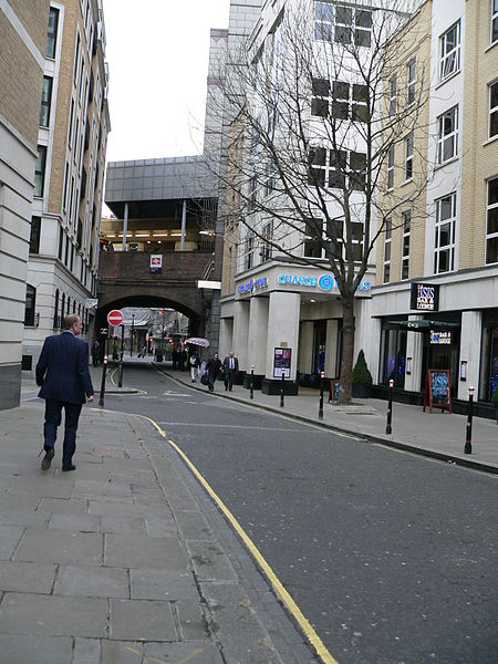 File:Fenchurch St station from Coopers Row 01.jpg