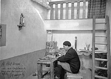 Fernand Py dans son atelier de Monéteau