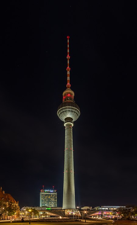 Fernsehturm, Berlín, Alemania, 2016 04 22, DD 31 33 HDR