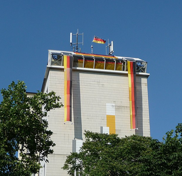 File:Flaggentag (Juni 2010) - panoramio.jpg