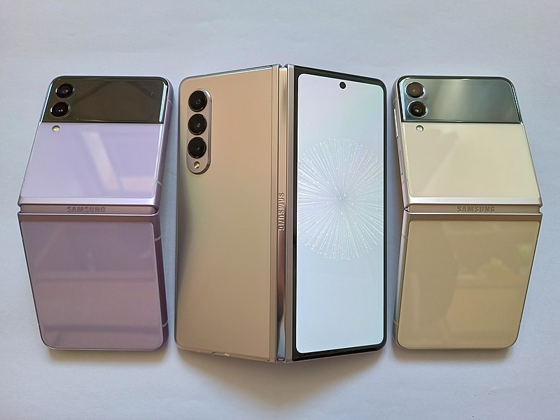 File:Foldable phones.jpg