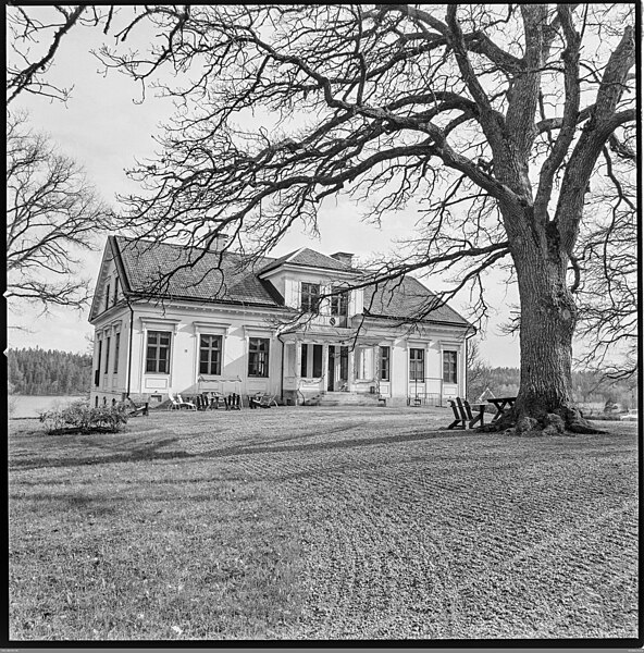 File:Forsnäs, herrgård, exteriör, Forsa socken, Södermanland - Nordiska museet - NMA.0096700-05.jpg