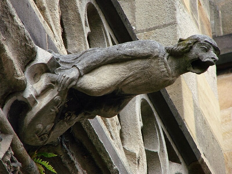 File:Gargouille Cathédrale de Moulins 060709 11.jpg