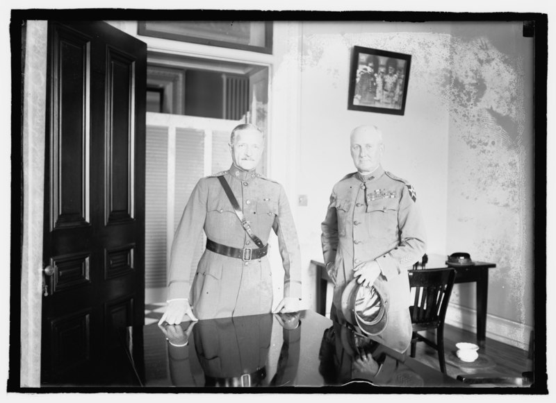 File:Gen'l Pershing & Gen'l Harford, 6-28-21 LCCN2016845485.tif