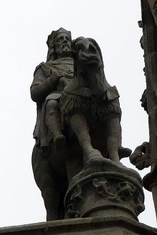 Equestrian statue of King Gradlon between the two spires of Quimper Cathedral Gradlon-statue-quimper.JPG