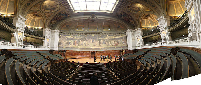 Panorama of the Grand Amphitheater, decorated with murals of the history of the university.
