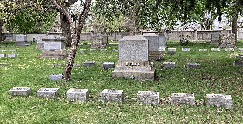 File:Grave of Joseph Bolivar DeLee (1869–1942) at Rosehill Cemetery, Chicago.jpg