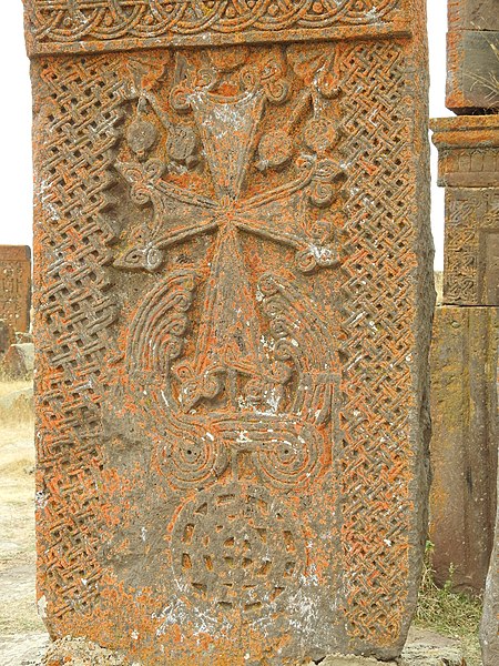 File:Gravestones and Khatchkars in Noraduz Cemetery 06.jpg