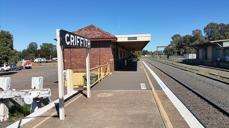 File:Griffith Railway Station Platform.jpg
