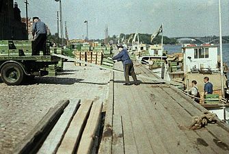 Ölgubbar vid kajen år 1934. Foto: G.W. Cronquist