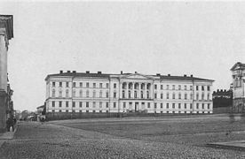 Helsingin yliopiston päärakennus torin laidalla n. vuonna 1870.