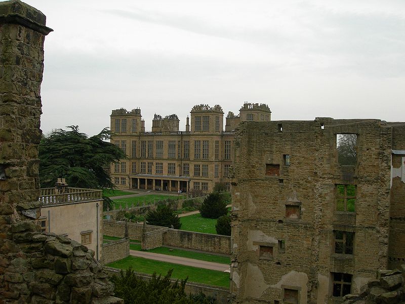 File:Hardwick Hall 1.jpg