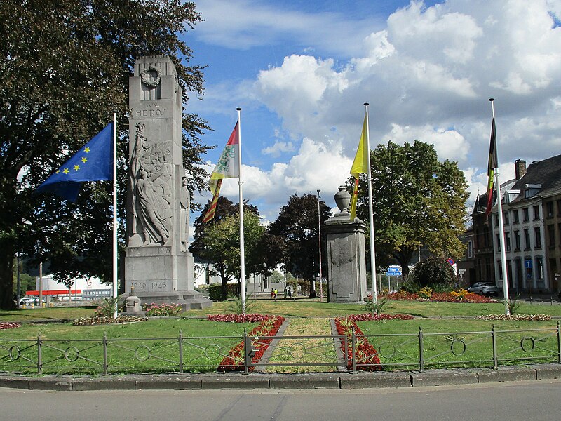 File:Herstal Place Licourt memorial pompe.jpg