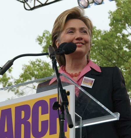 Tập_tin:HillaryClinton2004MarchWomensLives.jpg