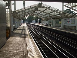 Hillingdon stn look west