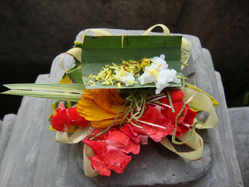 File:Hindu Puja offering at Ubud, Bali, Indonesia 2010.jpg