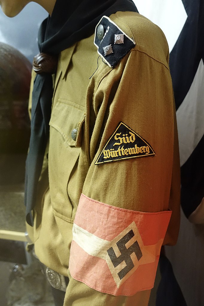 File:Hitlerjugend HJ uniform Scharführer 290 shoulderstrap Brown 