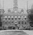 L'Hôtel de Ville de Paris, avant et après son incendie le 24 mai 1871
