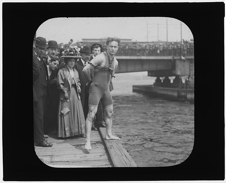 File:Houdini jumps from Harvard Bridge, Boston, Massachusetts) - John H. Thurston, stereopticons LCCN2015650990.jpg