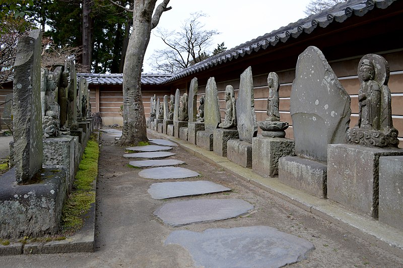 File:Hyaku Kannon garden, Engaku-ji.jpg