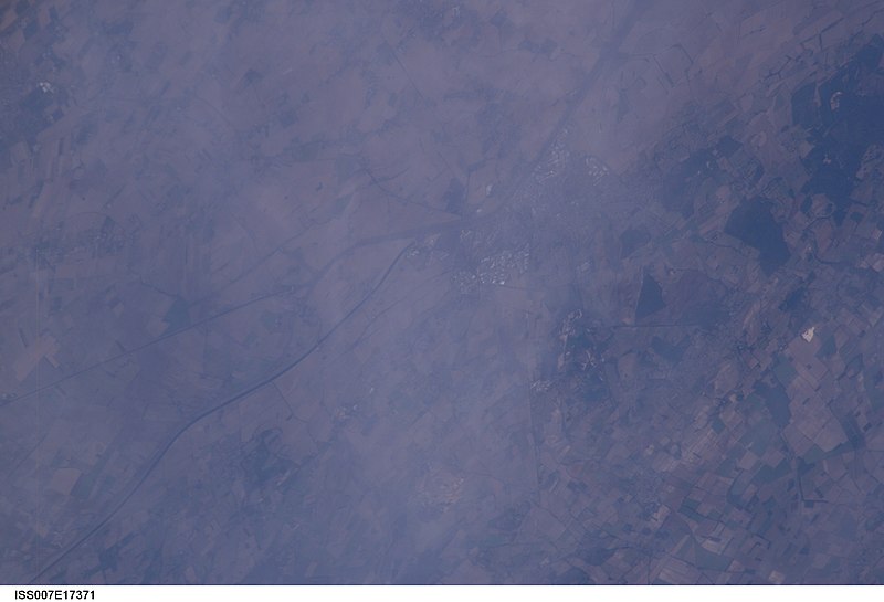 File:ISS007-E-17371 - View of England.jpg