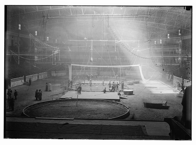 File:Interior of Madison Square Garden, New York City, preparing for circus week LCCN2014691051.jpg