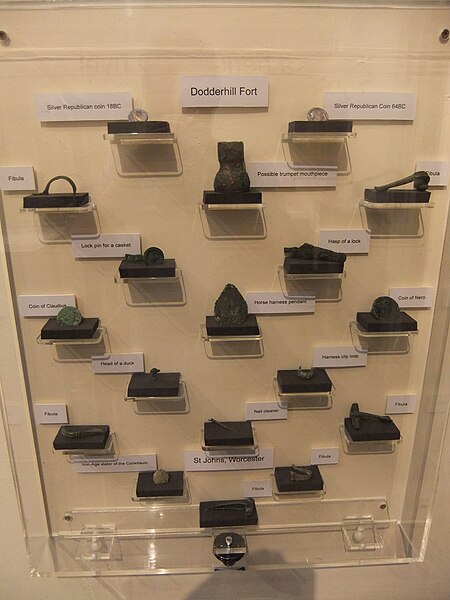 File:Items from Dodderhill Fort at the Worcester City Art Gallery & Museum, England - DSCF0772.JPG