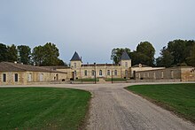 Vue d'ensemble du château d'Anglade.