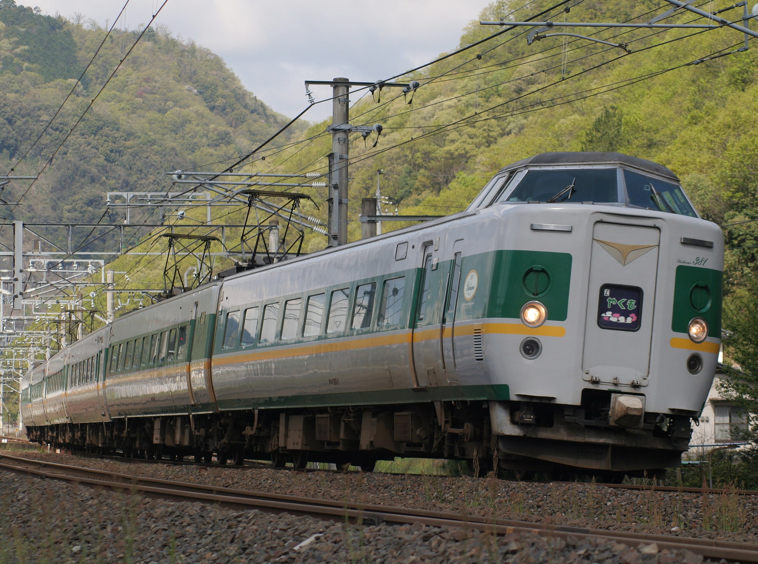 File:JRW EC 381 series yakumo color in minagi.jpg - Wikimedia 