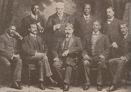 La contre-délégation sud-africaine à Londres, dirigée par William Schreiner (au centre) pour protester contre les dispositions racistes de la Loi sur l’Afrique du Sud.