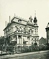 Sachsenring 46 – rechts neben dem Haus der Turm der Ulrepforte (1907)